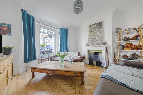 88 Arngask Road, London, SE6 1XX