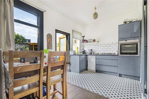 88 Arngask Road, London, SE6 1XX