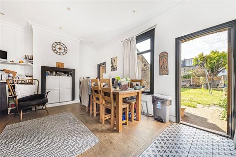 88 Arngask Road, London, SE6 1XX