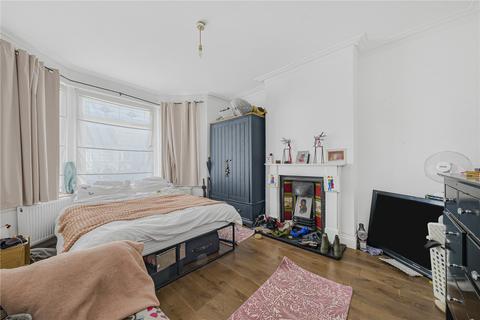 88 Arngask Road, London, SE6 1XX