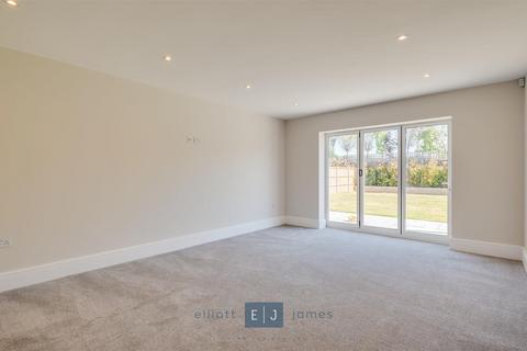 undefined, Mott Street, Sewardstonebury E4