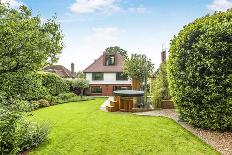 5 bedroom detached house for sale, Green Curve, Banstead