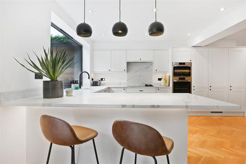 5 bedroom detached house for sale, Green Curve, Banstead