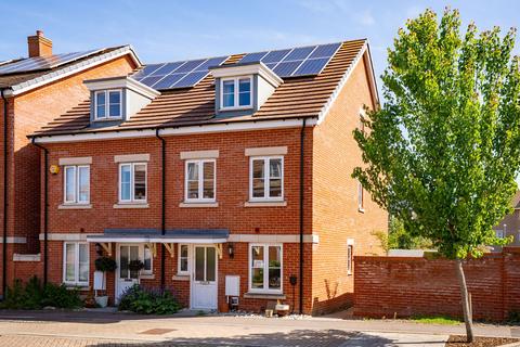 3 bedroom semi-detached house for sale, Binyon Way, Royston SG8