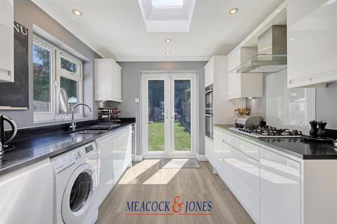 6 The Coverts, Hutton, Brentwood, CM13 2JP