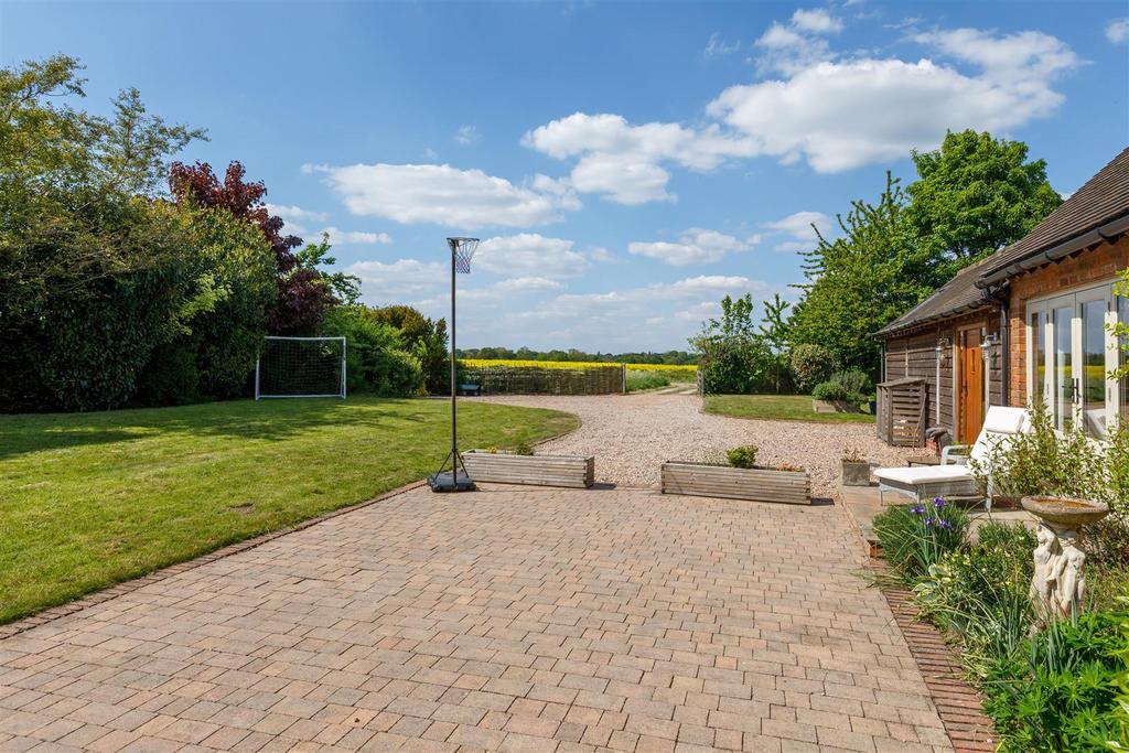 Falcon Barn-34 A.jpg