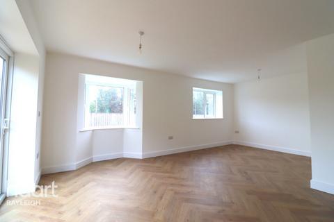 4 bedroom detached house for sale, The Blossoms, Arterial Road, Rayleigh
