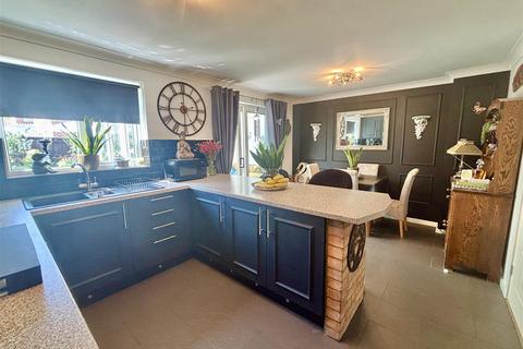 4 bedroom detached house for sale, Ambleside Avenue, Telscombe Cliffs