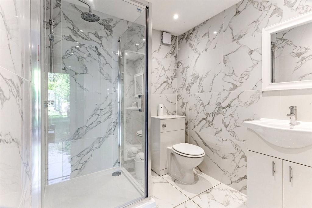 Bath/Shower Room