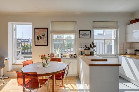 2 bedroom flat for sale, Lyndhurst Way, Peckham, London, SE15