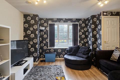 2 bedroom flat to rent, Eccles New Road, Salford M5