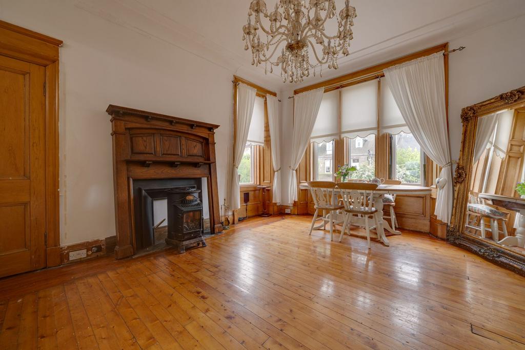 Kitchen/Dining Area