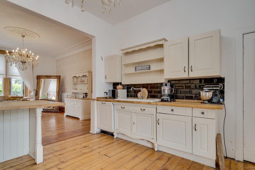 Kitchen/Dining Area