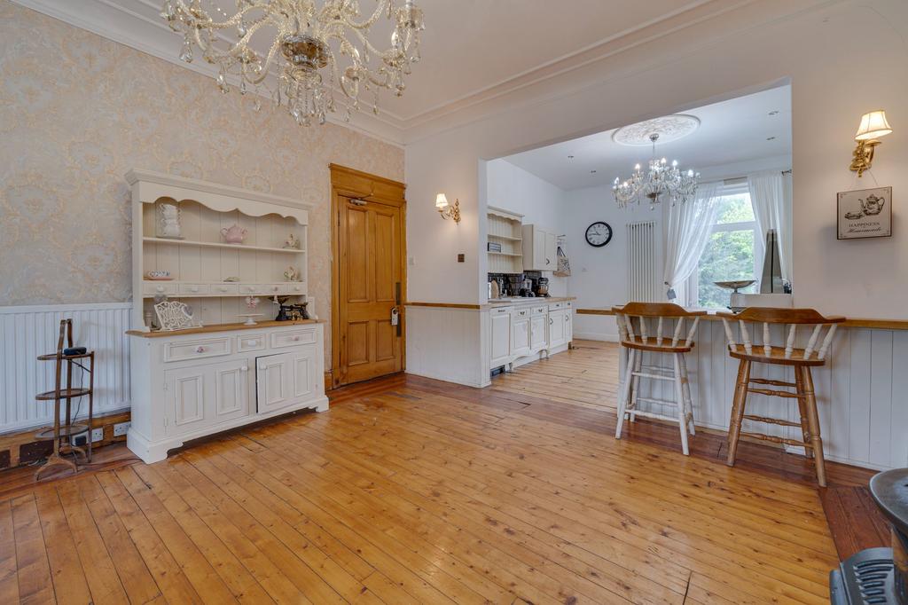Kitchen/Dining Area