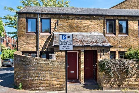 Kennet Close, London SW11