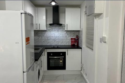 1 bedroom flat to rent, Woodford Avenue, Ilford, Essex, IG2