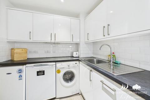 2 bedroom apartment for sale, Oyster Quay, Portsmouth PO6