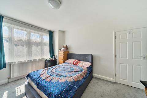 15 Marsh Avenue, Mitcham, CR4 2JN