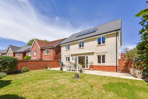 5 bedroom detached house for sale, Henwood Grove, Clanfield