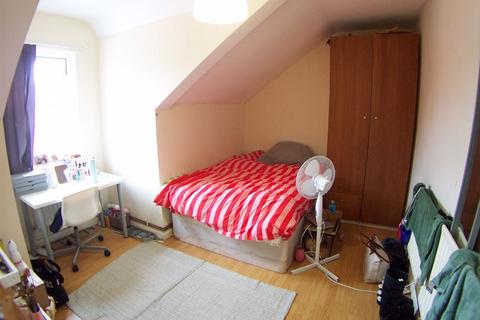 21 Hessle Place, Leeds, LS6 1EU