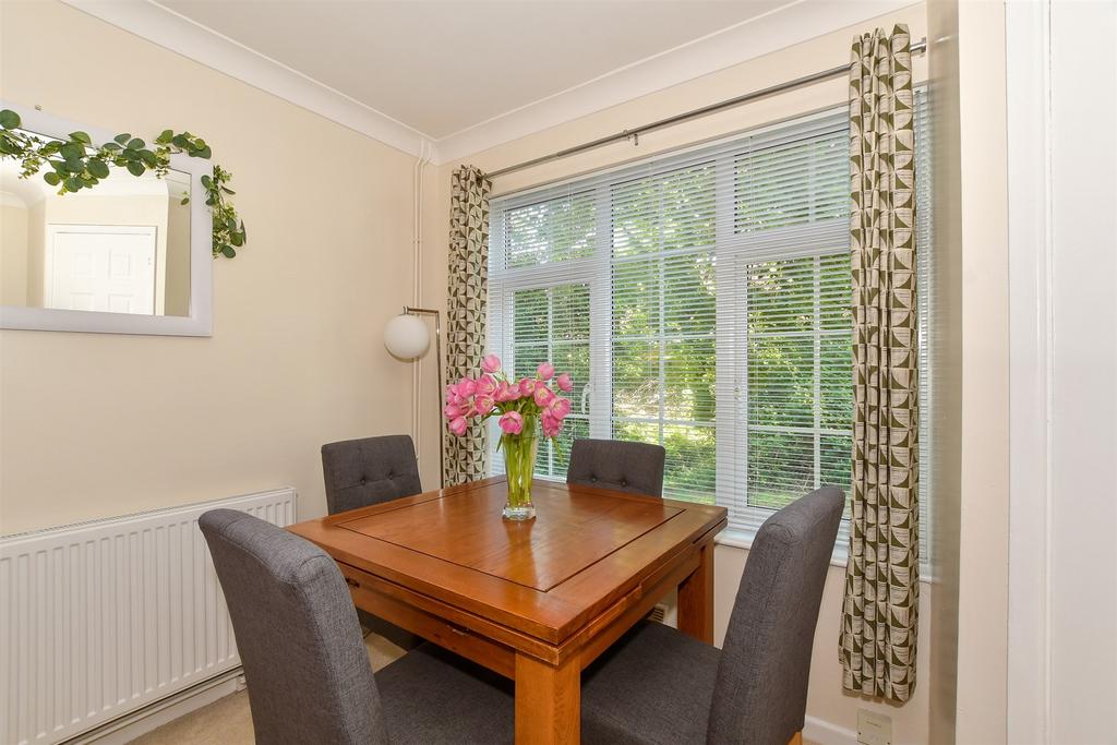 Lounge/ Dining Room