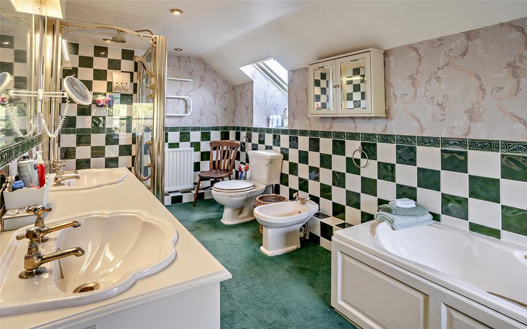 En Suite Bathroom