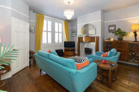 10 Shaw Street, Holywell Green, Halifax, HX4 9BE