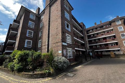 2 bedroom property to rent, Provost Estate, London N1
