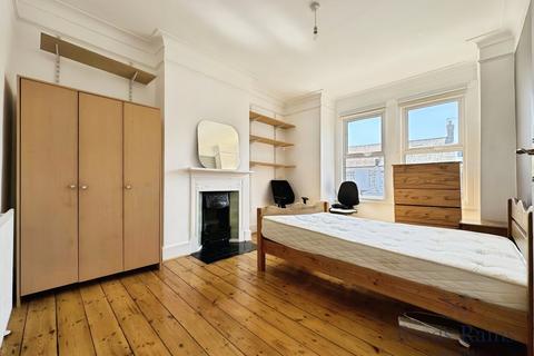 3 bedroom maisonette to rent, George Lane, London SE13
