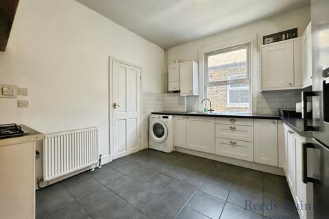 3 bedroom maisonette to rent, George Lane, London SE13
