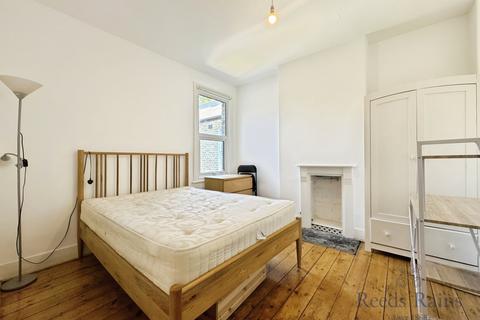 3 bedroom maisonette to rent, George Lane, London SE13