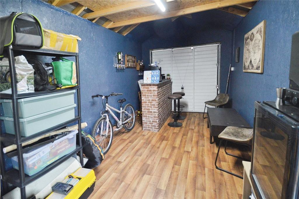 Outbuilding/Garage