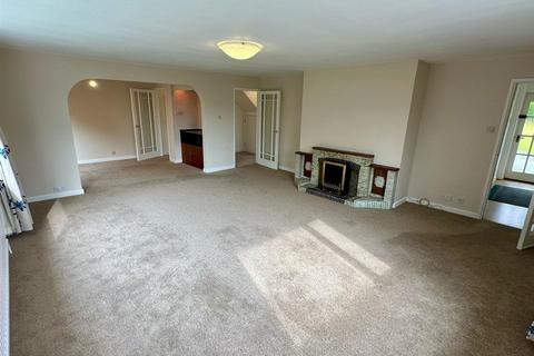 4 bedroom detached bungalow to rent, Wrigglebrook, Kingsthorne