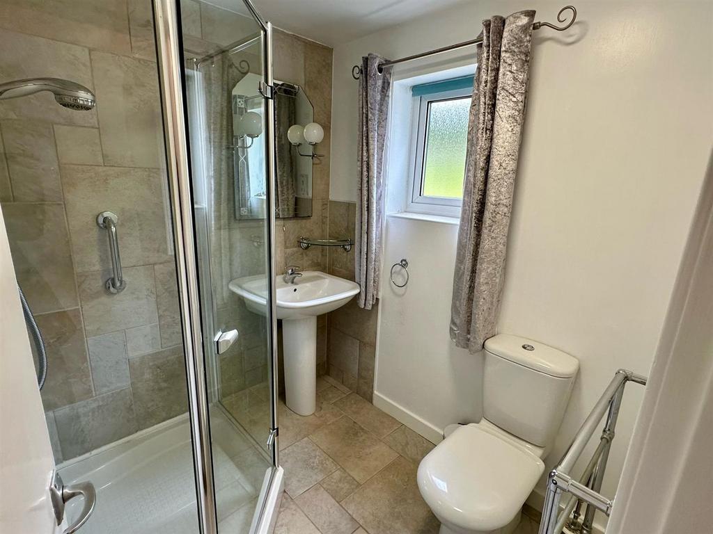 Bathroom2.jpg