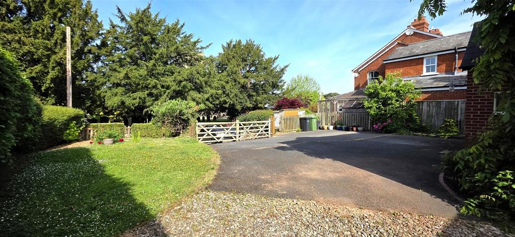 FRONT GARDENS.jpg