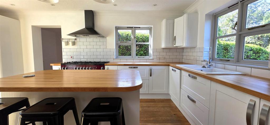KITCHEN 2.jpg