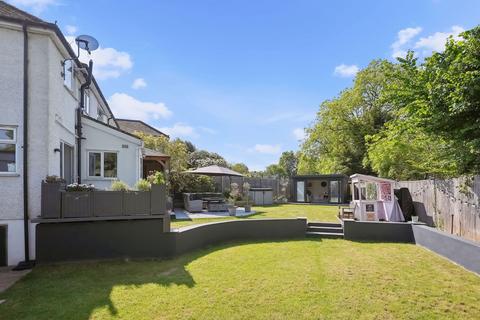 14 Warren Mead, Banstead, SM7 1LU