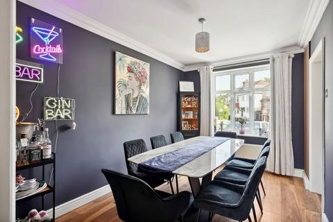 14 Warren Mead, Banstead, SM7 1LU