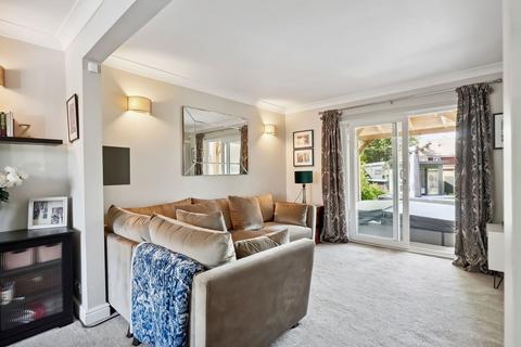 14 Warren Mead, Banstead, SM7 1LU