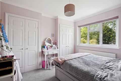 14 Warren Mead, Banstead, SM7 1LU