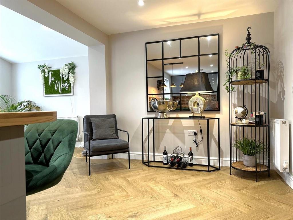 Seating Area 326