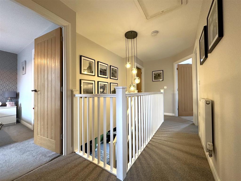 Galleried First Floor Landing 288