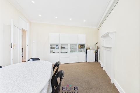 3 bedroom flat for sale, Golders Court, Woodstock Road, NW11