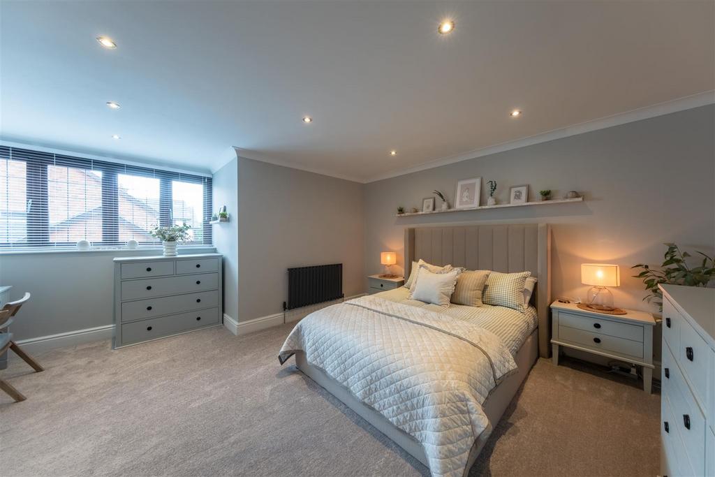 18 Royal Garden-049.jpg