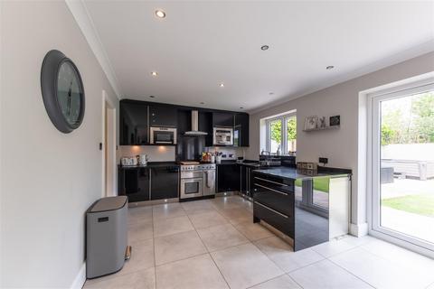 5 bedroom detached house for sale, Royal Gardens, Northwich CW9