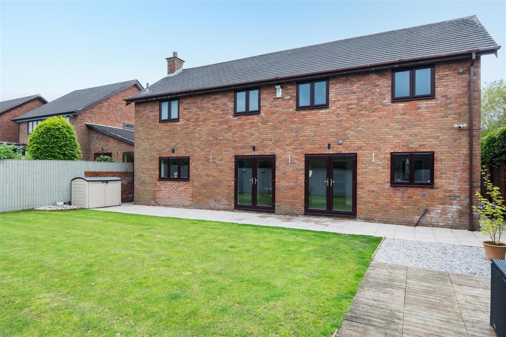 18 Royal Garden-005.jpg