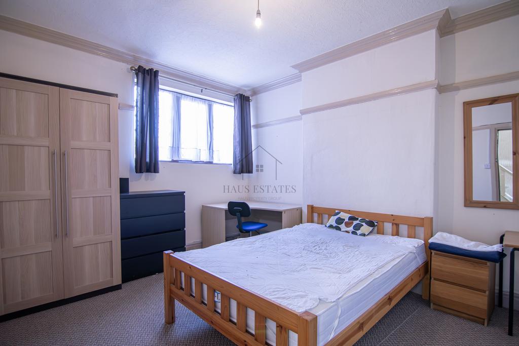 Living Room/ Bedroom