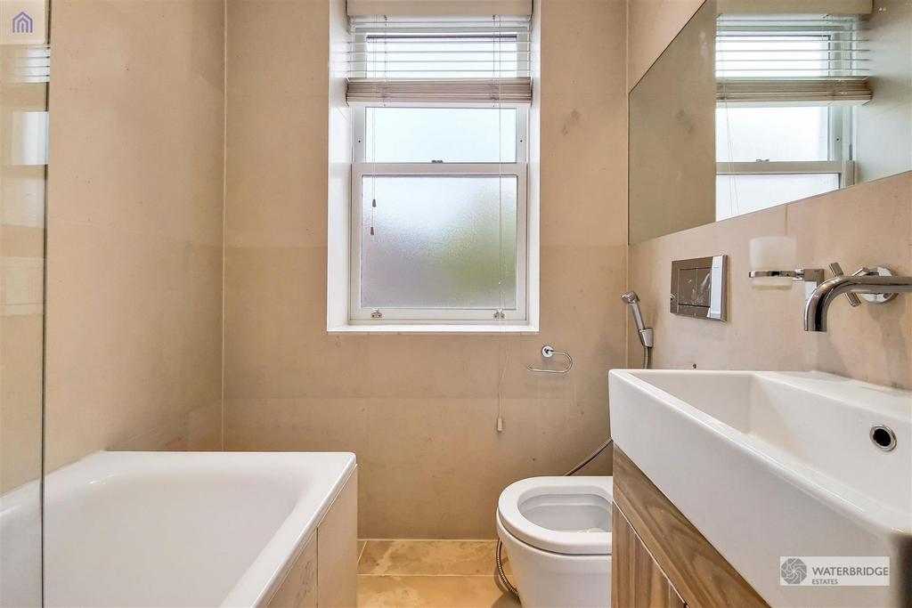 7 Bathroom-0.jpg
