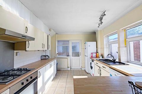 7 Thomasville, Caerphilly, CF83 2RE