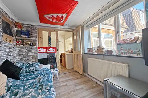 7 Thomasville, Caerphilly, CF83 2RE